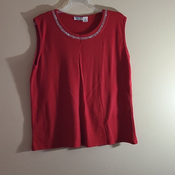 brunswick square Tops - Red top